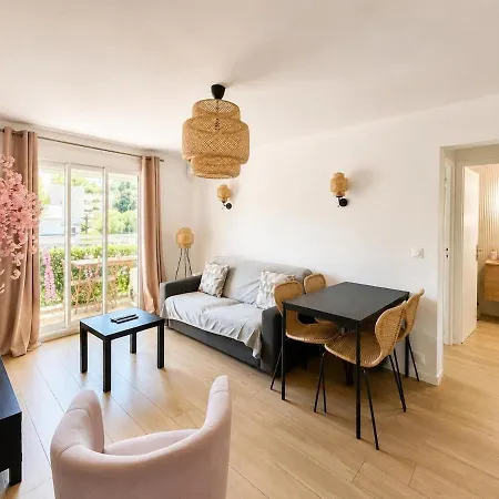 Appartement Renove Avec Balcon Et Parking
